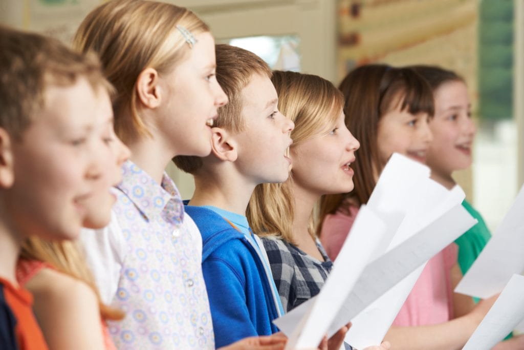 Kinder singen im Chor an Musikschule Detmold